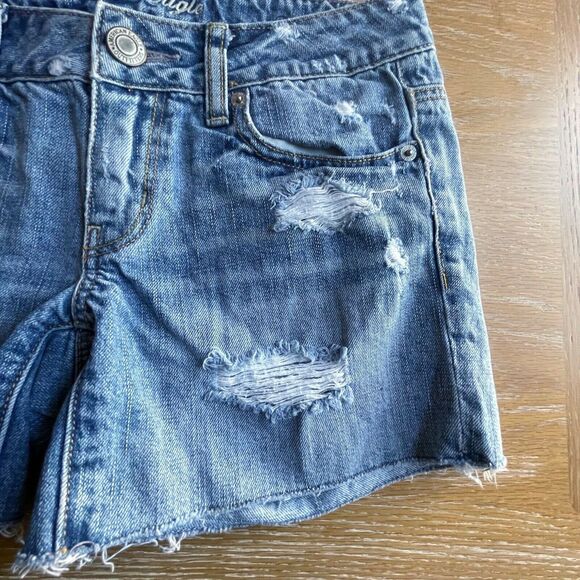 American Eagle Sz 2 Womens Denim Distressed Destructed Denim Shorts Light Wash - Picture 10 of 10